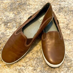 Ked’s slip on camel brown leather sneakers!!
